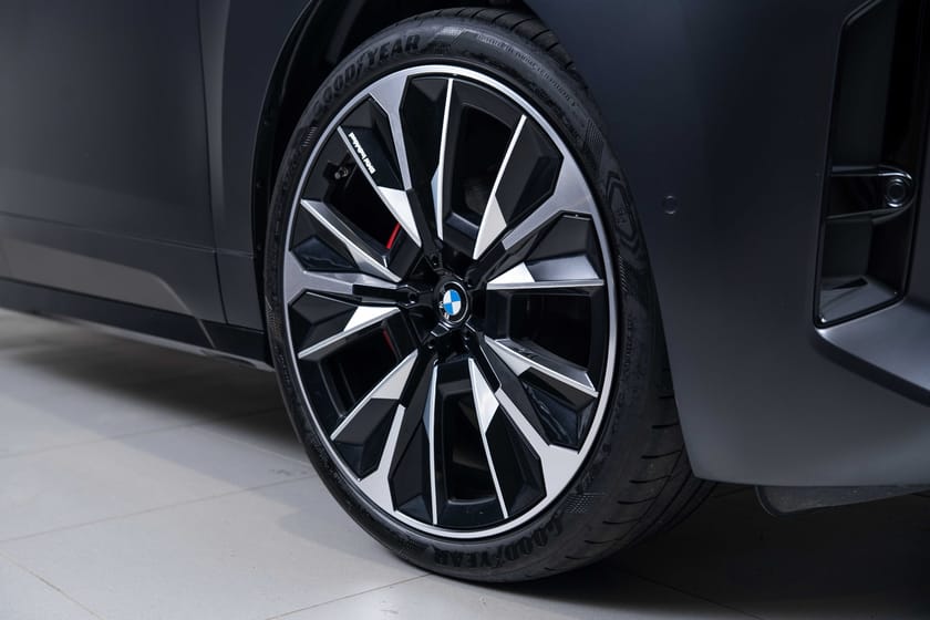 Bilde 3 av BMW iX M70 xDrive