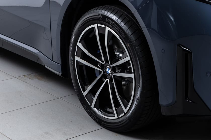 Bilde 3 av BMW iX3 50 xDrive