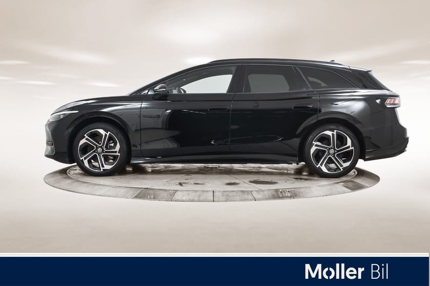 Bilde 2 av Volkswagen ID.7 GTX Tourer