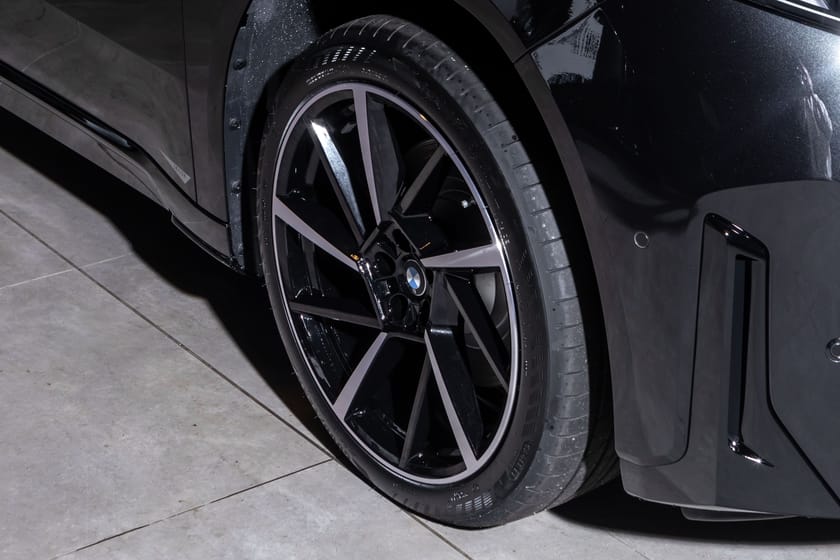 Bilde 3 av BMW iX3 50 xDrive