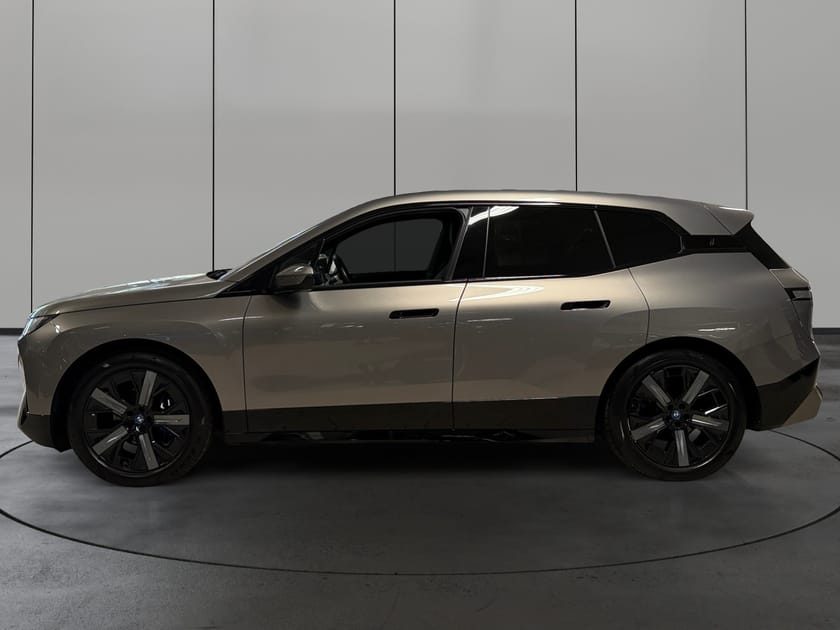 Bilde 2 av BMW iX xDrive40