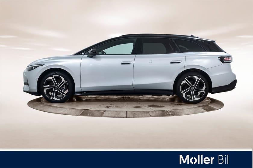 Bilde 2 av Volkswagen ID.7 GTX Tourer
